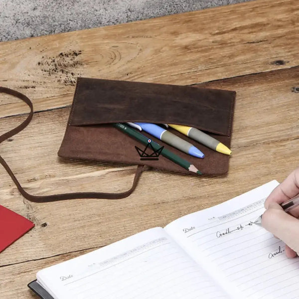 Personalisierbares Stifte- und Federmäppchen aus Leder – Voyageur Spool – 9/9