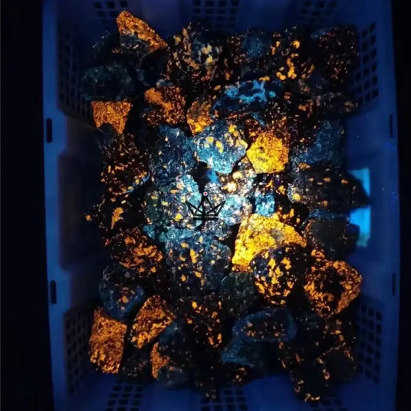Yooperlite brute fluorescente, pierre qui s'illumine sous UV — LUCIOLE – 6/8