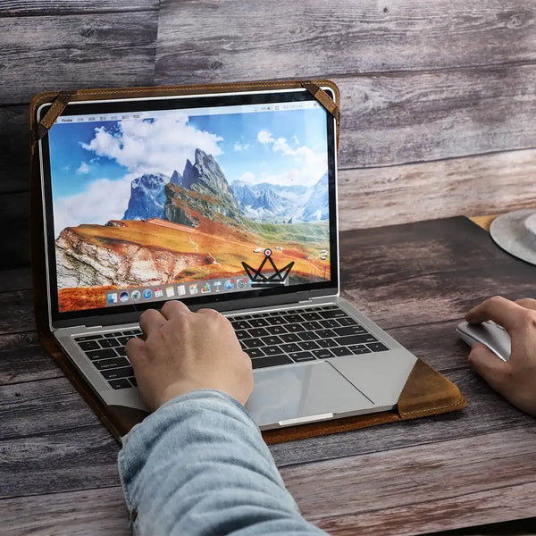 Housse Macbook en Cuir Personnalisable 13" - Voyageur RELIURE