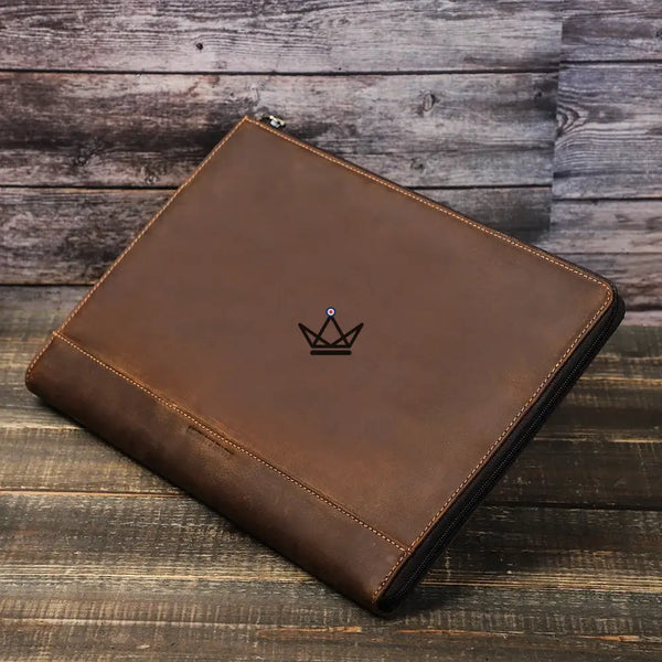 Housse cuir personnalisable pour MacBook 13 à 14 pouces - Voyageur TRAVERSÉE - ["Housse PC","Housse PC personnalisable","maj-desc","maj-filtre","Maroquinerie Personnalisable"] - housse PC personnalisable - Cadeau, Noël, Anniversaire, Original, Fête des pères, fête des mères - Atelier Atypique