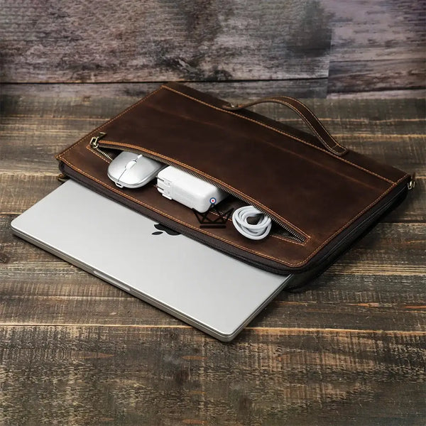 Housse cuir personnalisable pour MacBook 13 à 14 pouces - Voyageur TRAVERSÉE - ["Housse PC","Housse PC personnalisable","maj-desc","maj-filtre","Maroquinerie Personnalisable"] - housse PC personnalisable - Cadeau, Noël, Anniversaire, Original, Fête des pères, fête des mères - Atelier Atypique