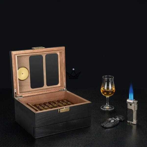 Zigarrenhumidor aus Zedernholz mit Glasfenster, Schublade und 3-Flammen-Feuerzeug, für 20 bis 35 Zigarren — CARTEL – 3/8
